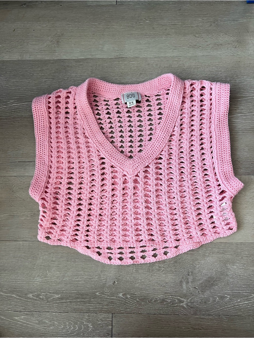 BDG Urban Outfitters Leigh Cropped Crochet Sweater Vest in Pink